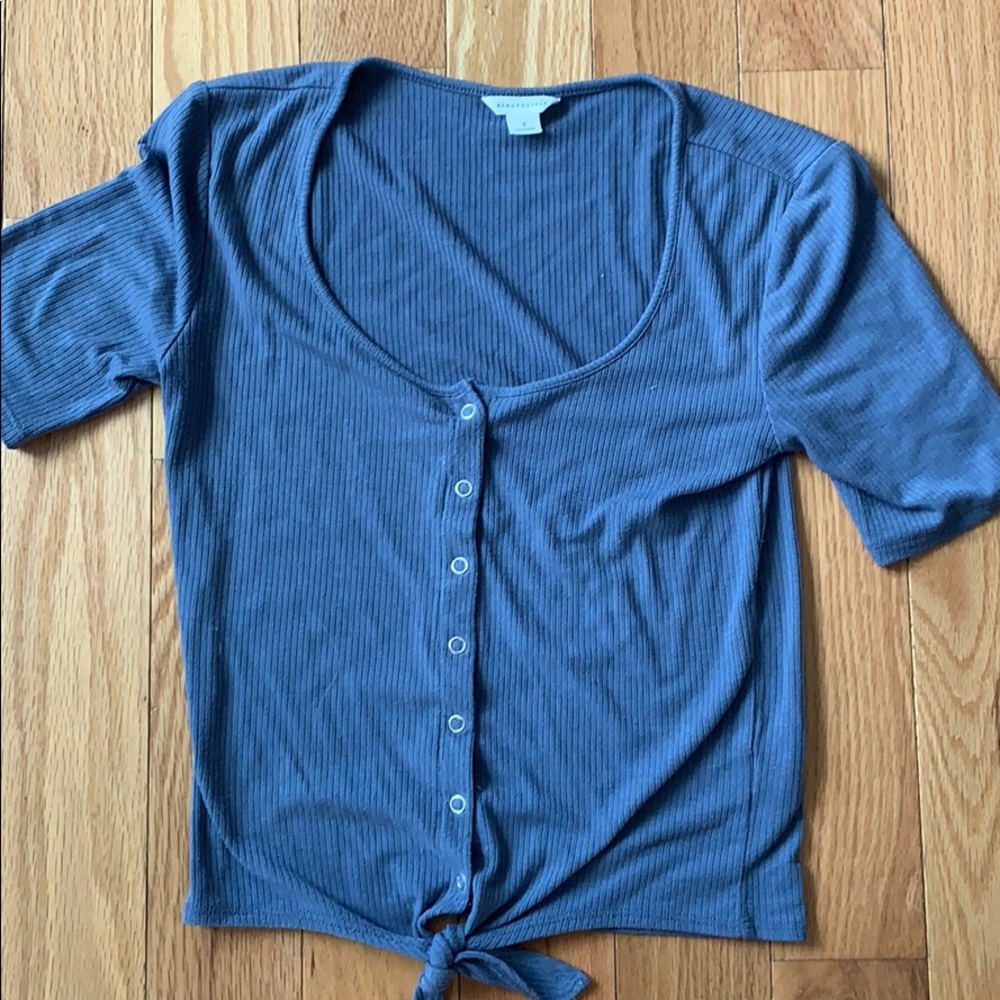 Aeropostale cropped shirt with buttons, size Small